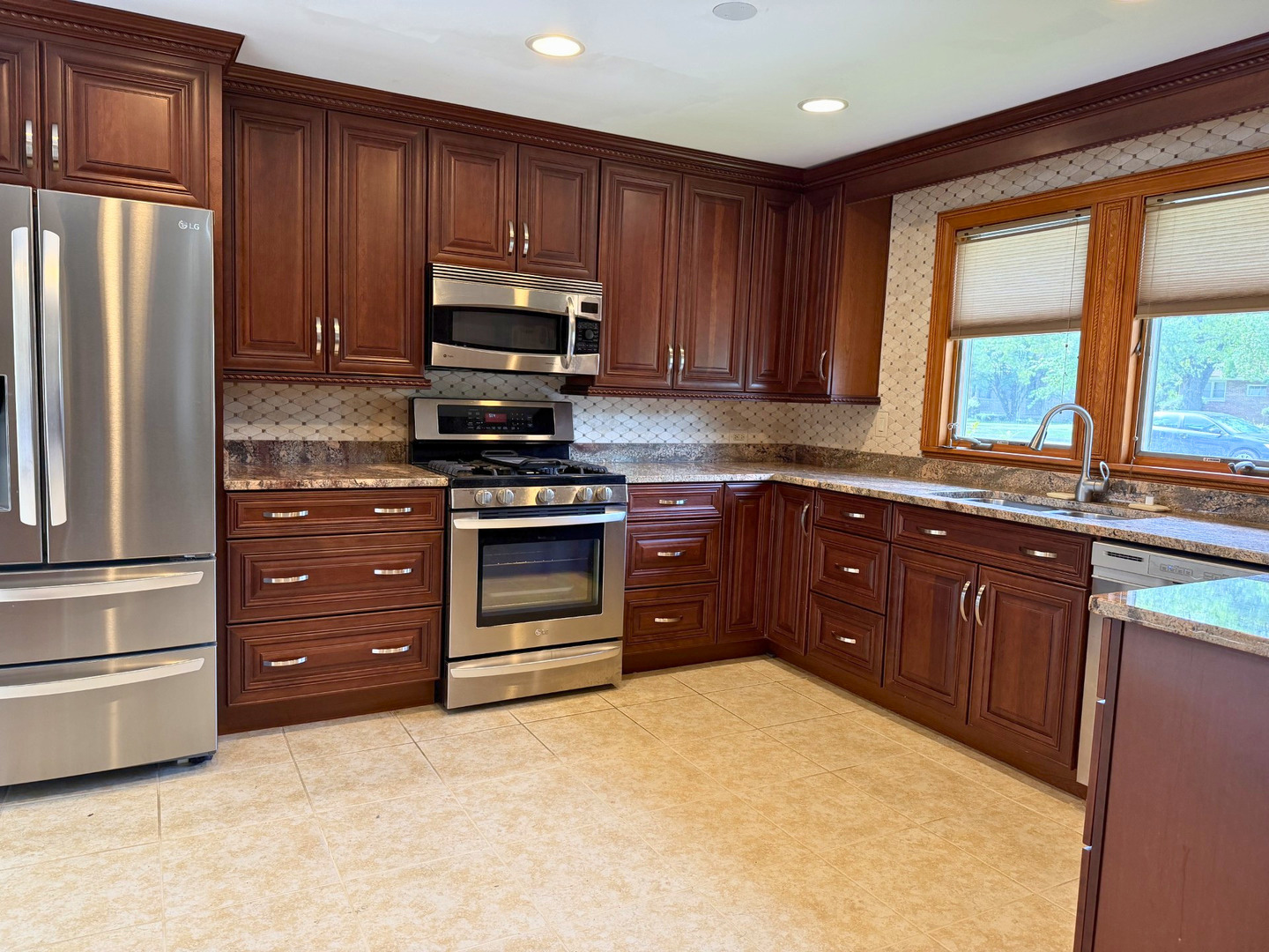 1009 S Ahrens Avenue Property Photo 4