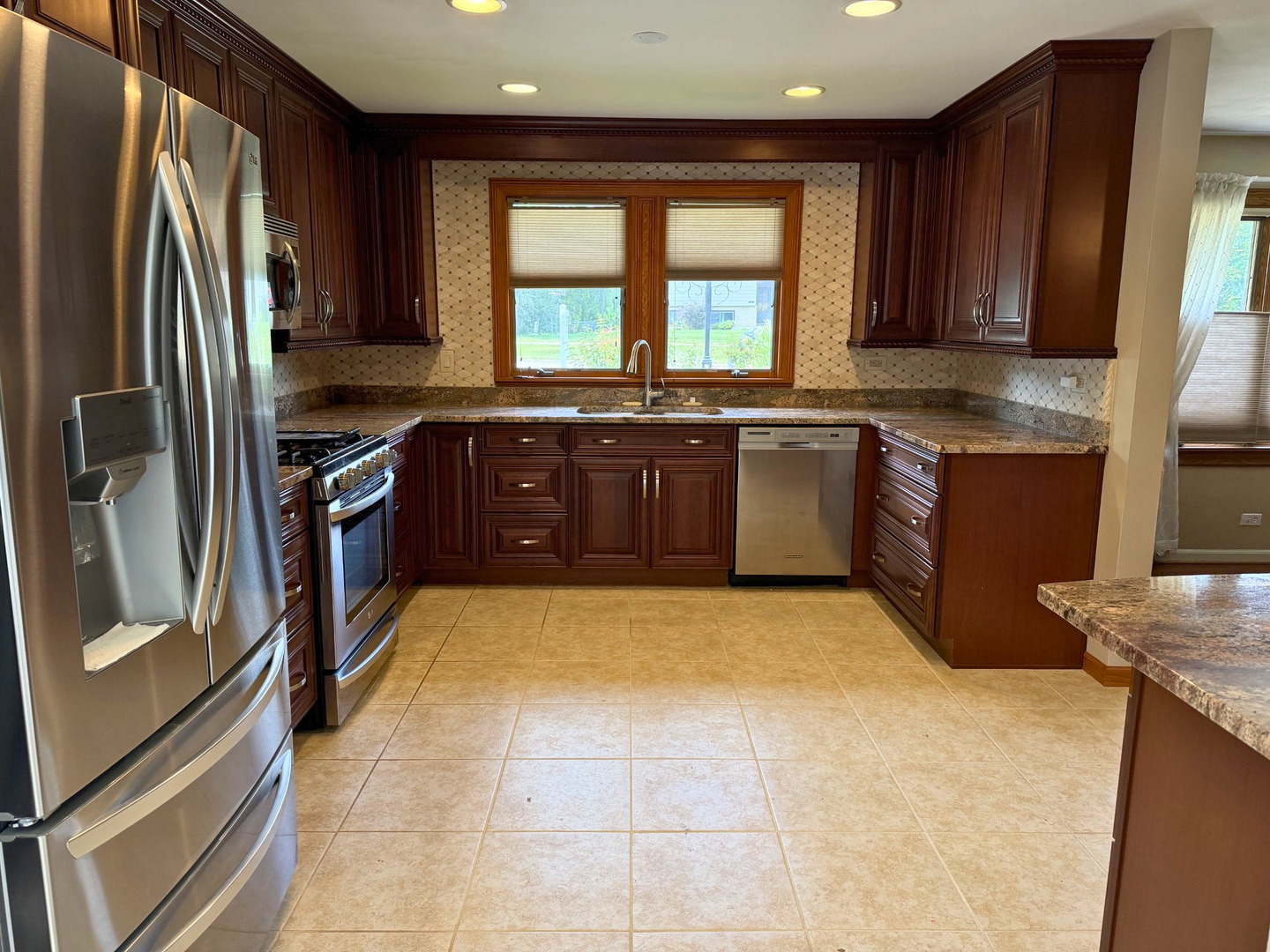 1009 S Ahrens Avenue Property Photo 5