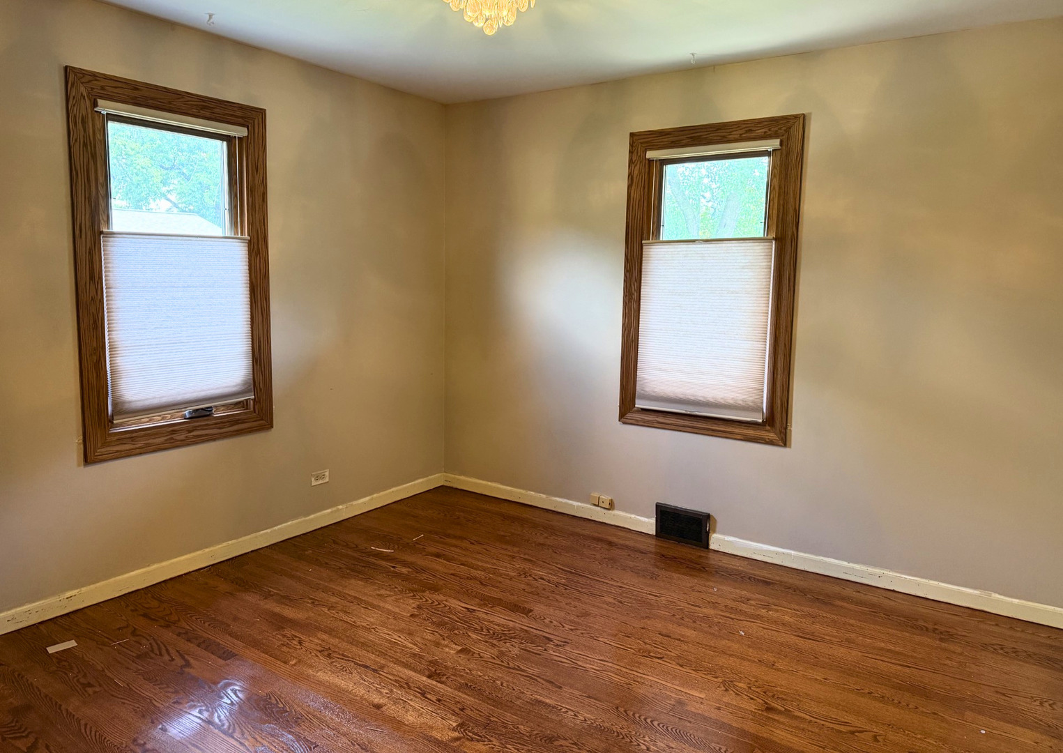 1009 S Ahrens Avenue Property Photo 9