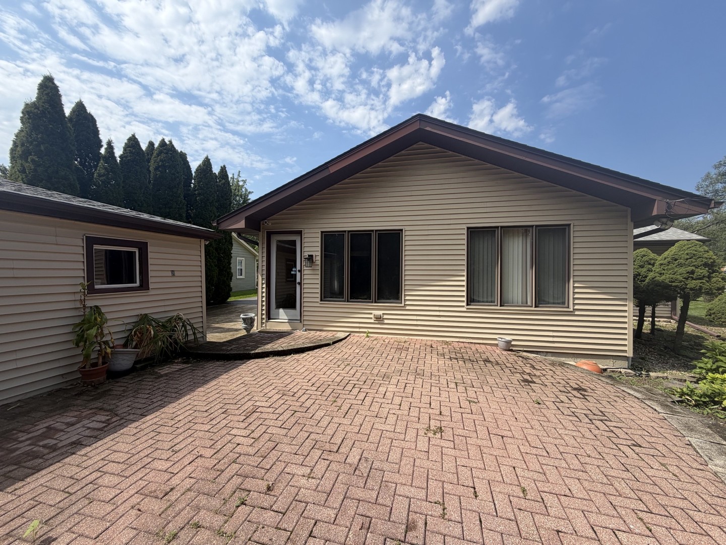 1009 S Ahrens Avenue Property Photo 15