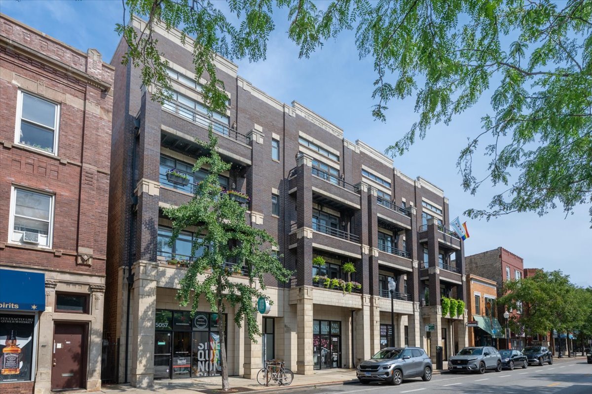 5055 N Clark Street 2S Property Photo 1
