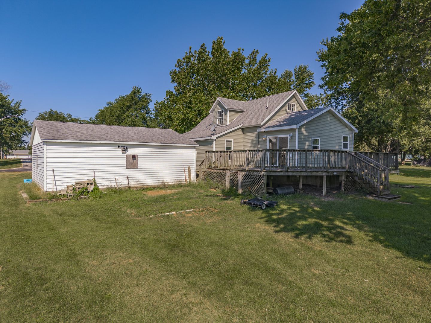 55 Maple Street Property Photo 3