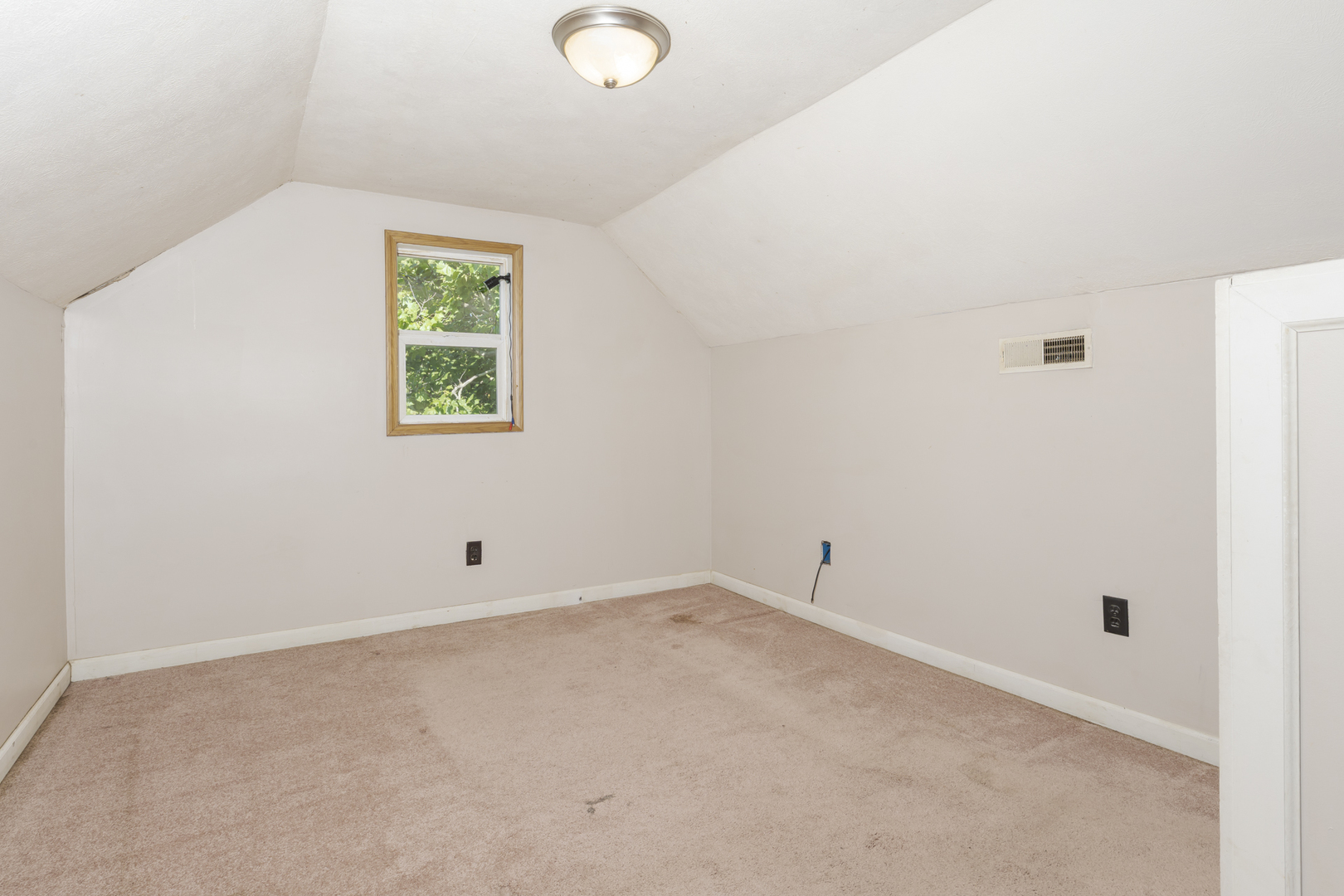 55 Maple Street Property Photo 27