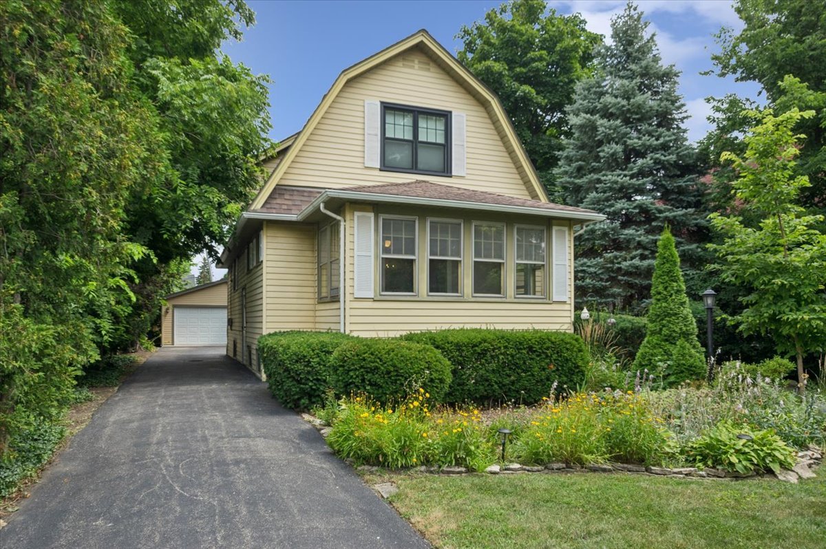 285 N Larch Avenue Property Photo 3