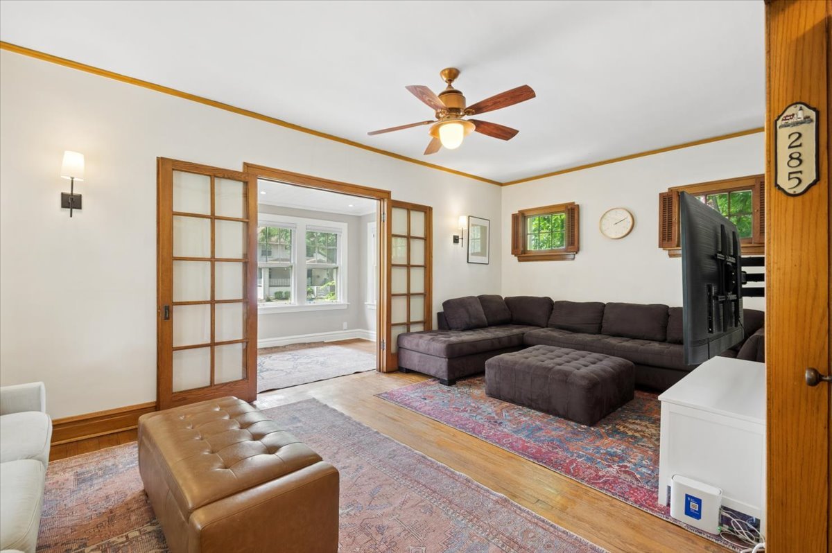 285 N Larch Avenue Property Photo 7