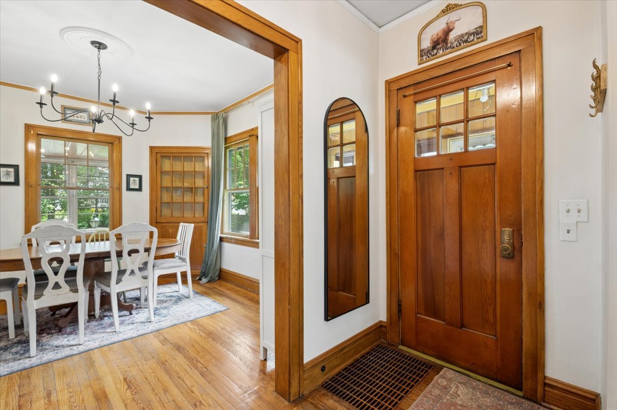 285 N Larch Avenue Property Photo 11