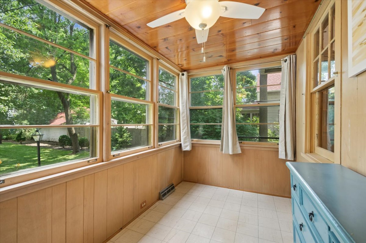 285 N Larch Avenue Property Photo 14