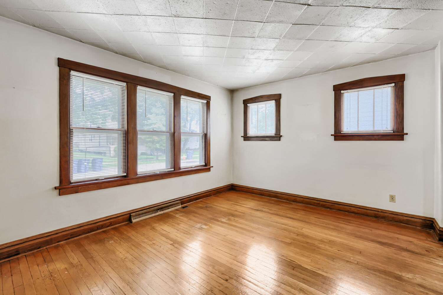 709 Center Street Property Photo 15