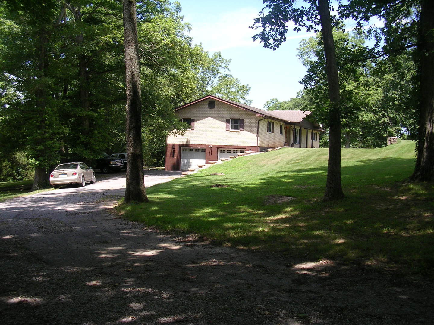 485 Hensley Hills Drive Property Photo 3