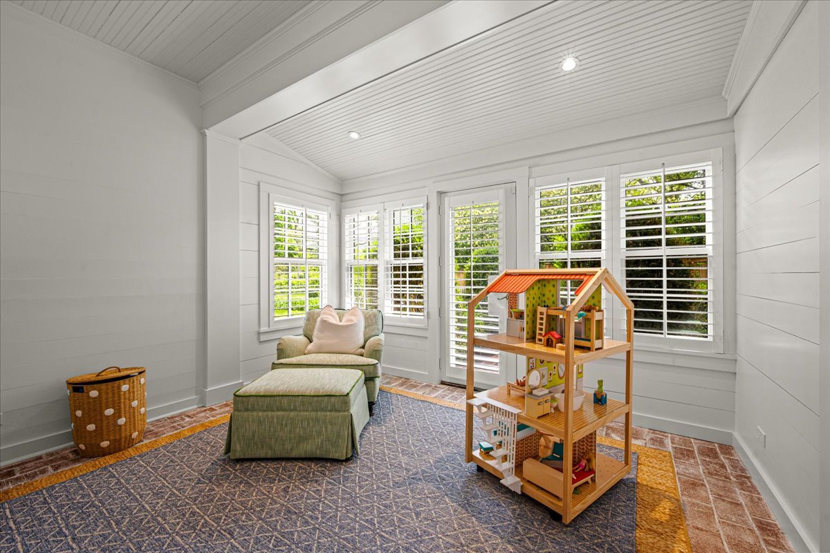 464 Oakwood Avenue Property Photo 11