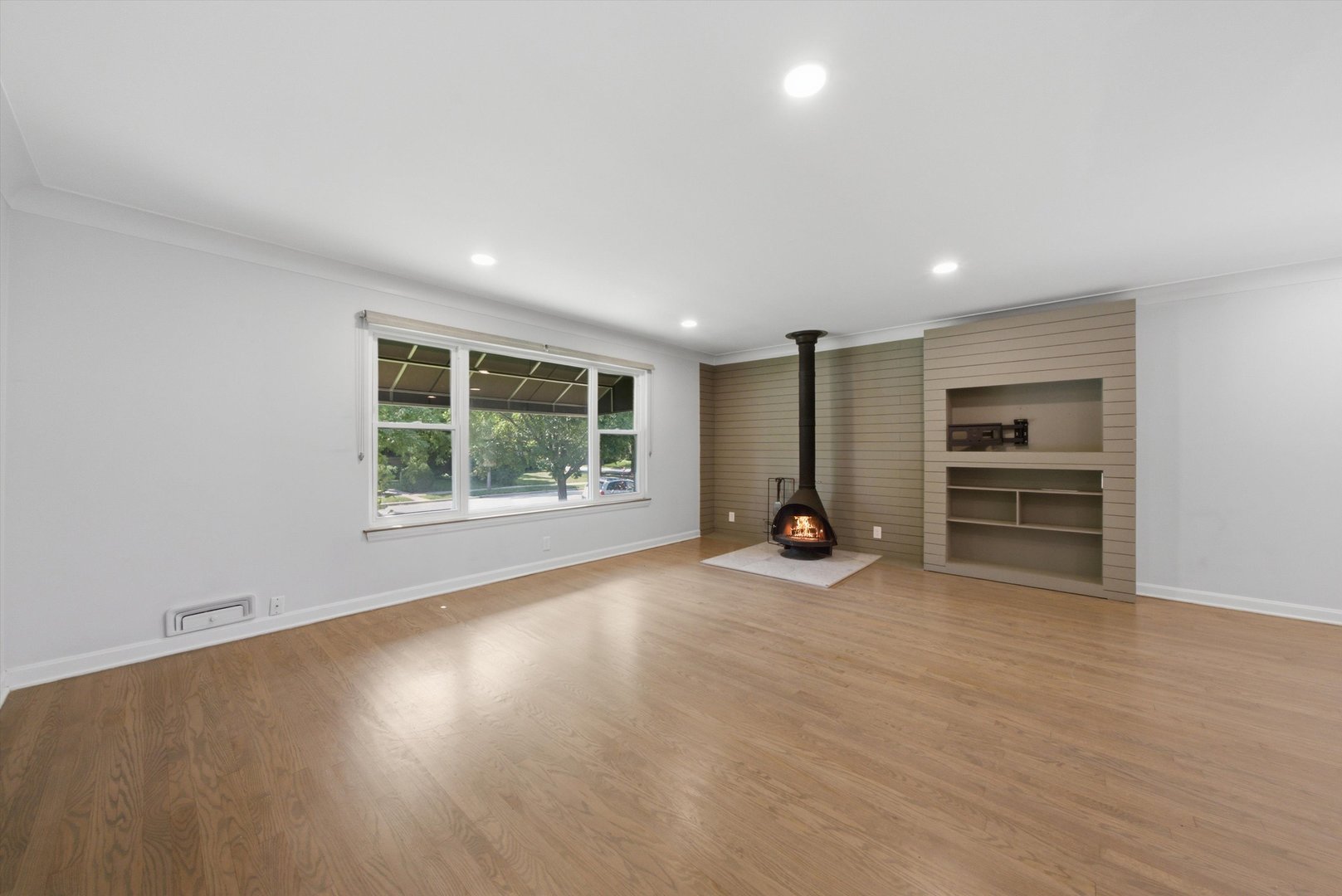 940 N Oak Park Avenue Property Photo 9