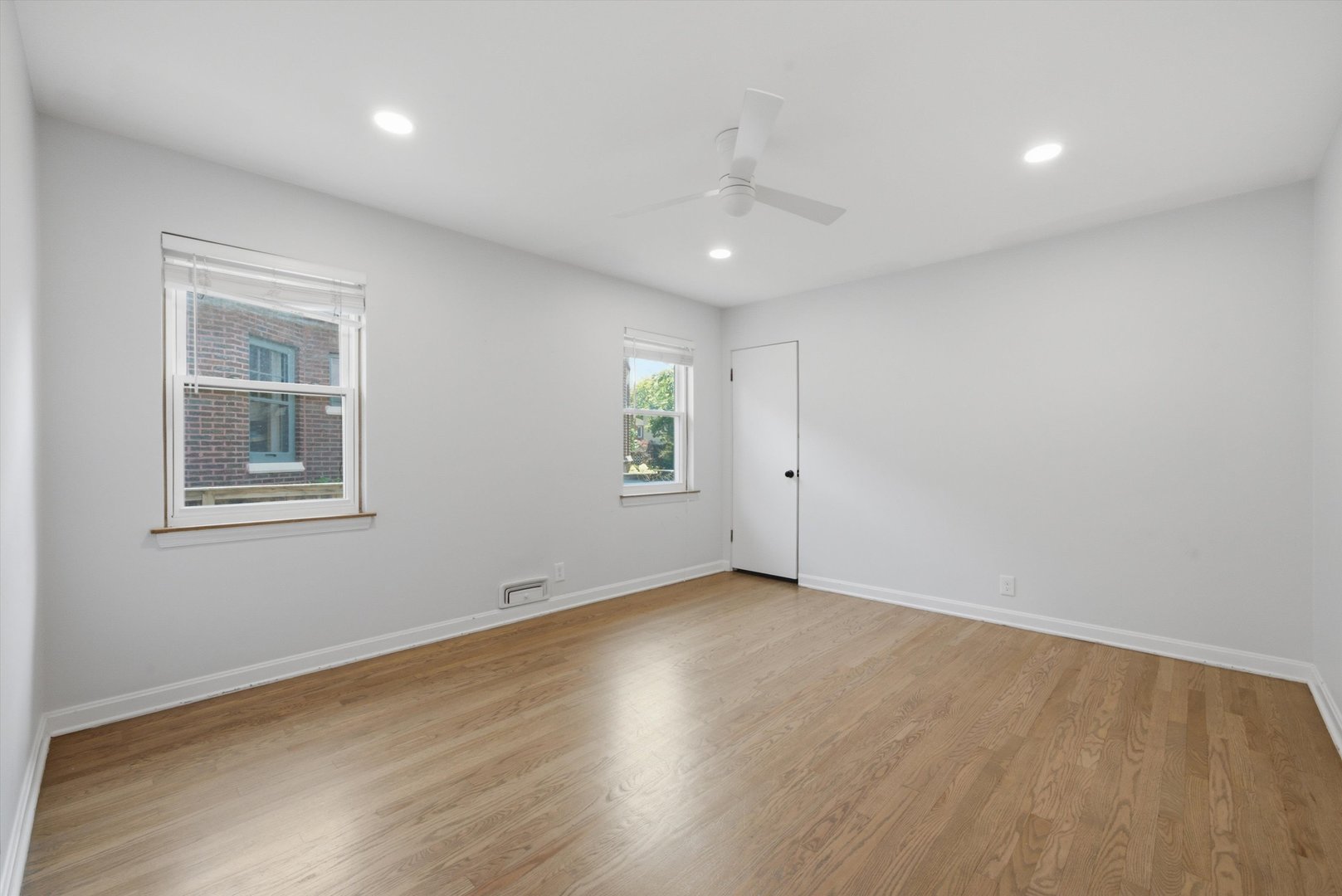 940 N Oak Park Avenue Property Photo 24