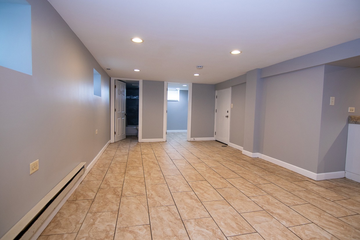 211 S Campbell Avenue Garden Property Photo 5