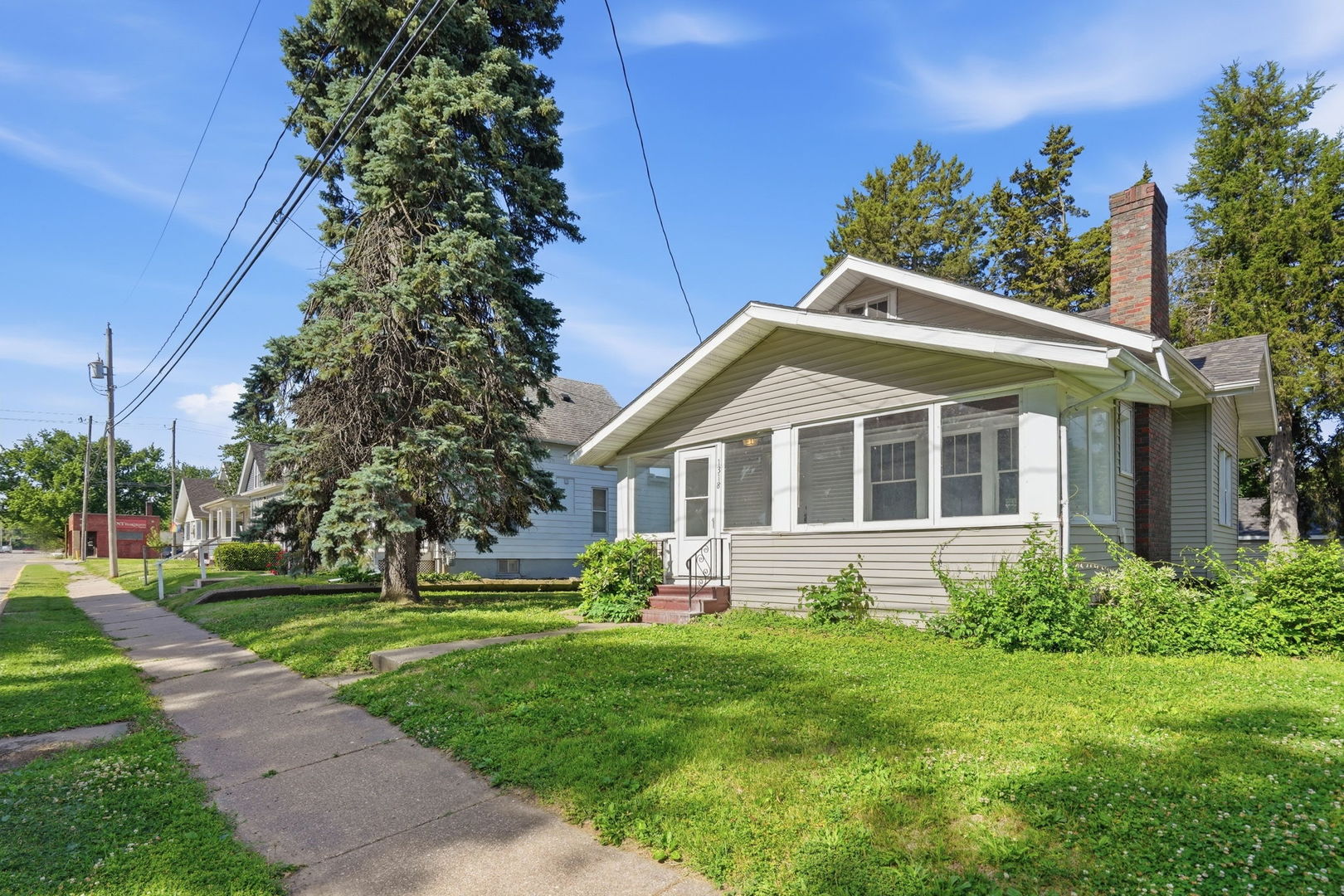 1318 44th Street Property Photo 2
