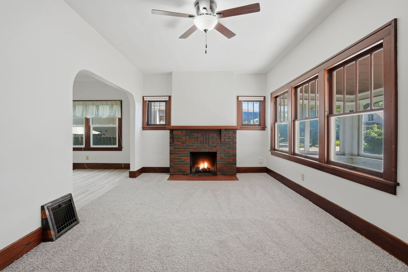 1318 44th Street Property Photo 3