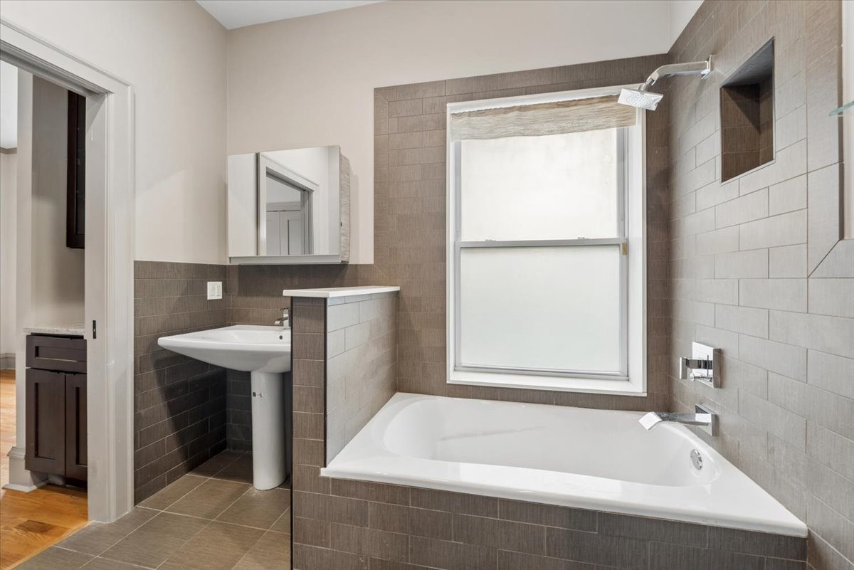 6829 S Constance Avenue Property Photo 14