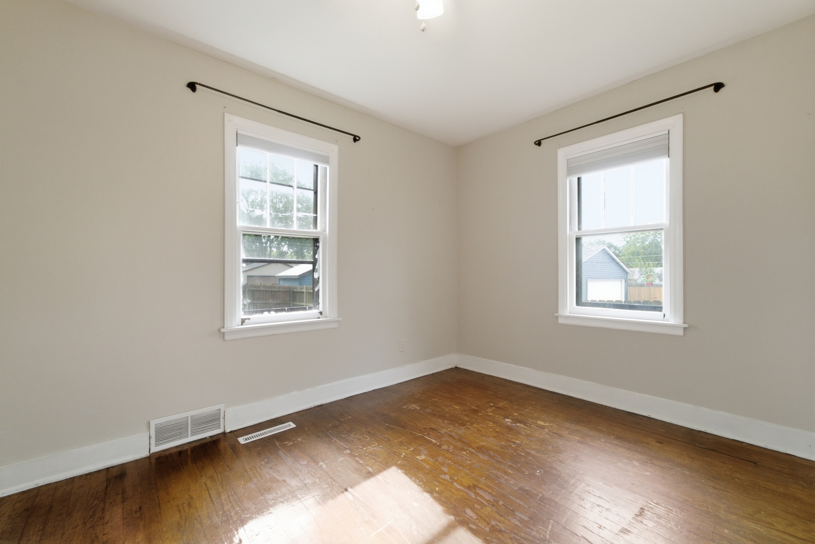 396 N Blaine Avenue Property Photo 14