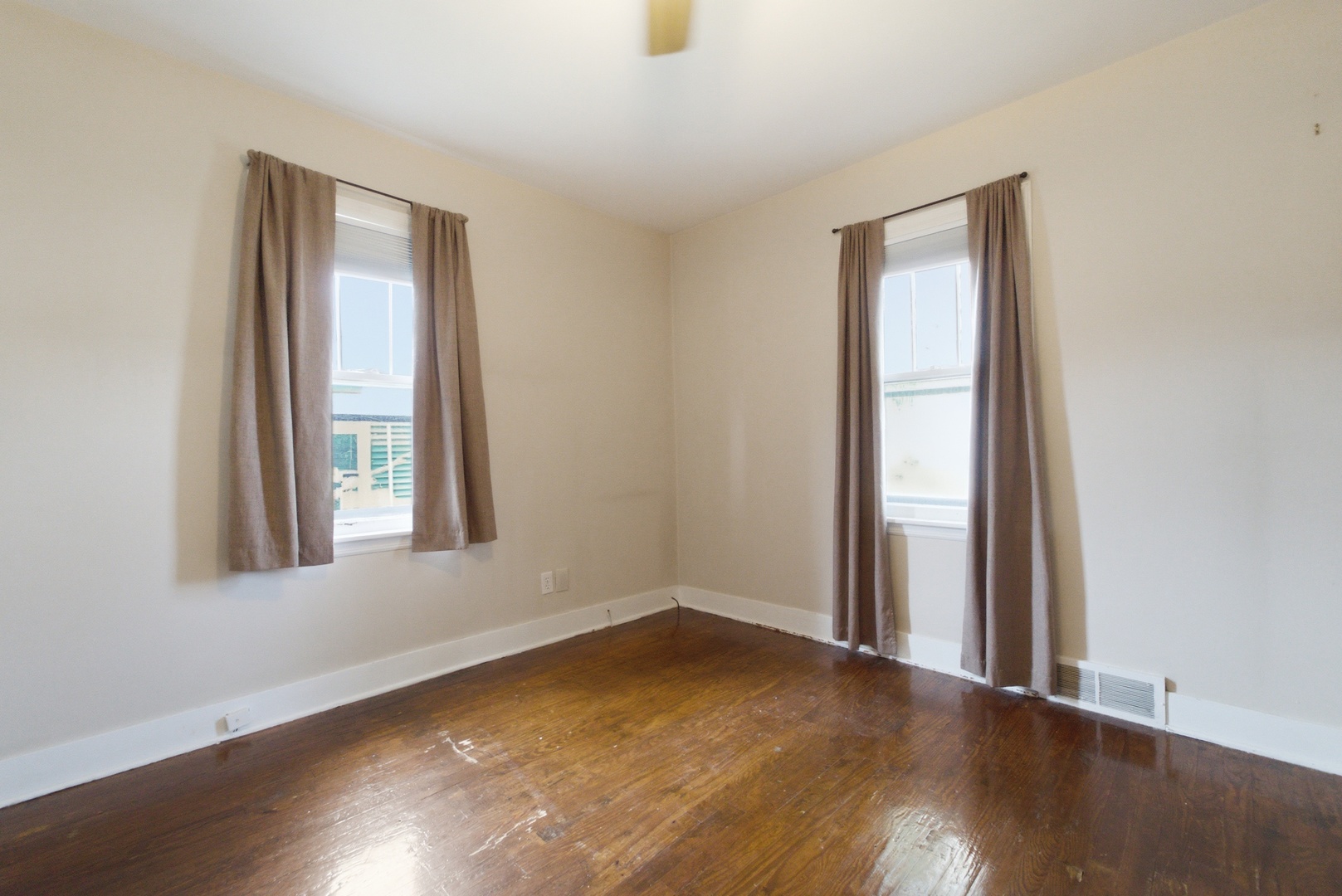 396 N Blaine Avenue Property Photo 16