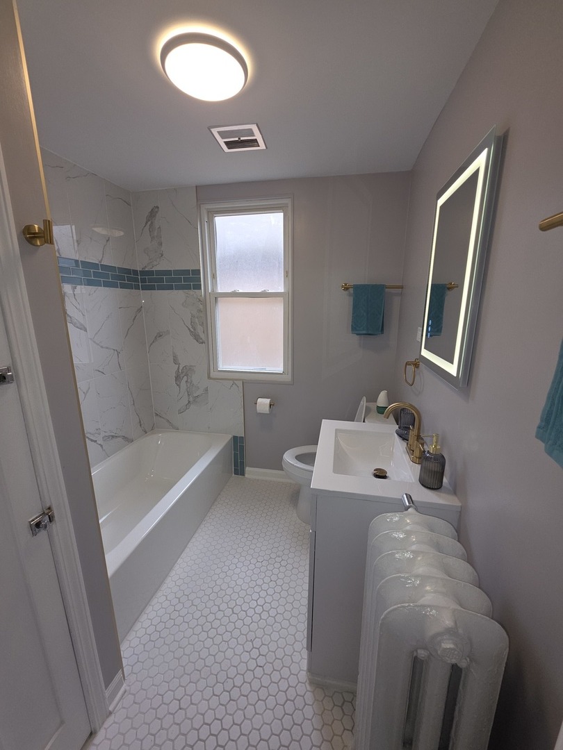 8239 S Carpenter Street Property Photo 6