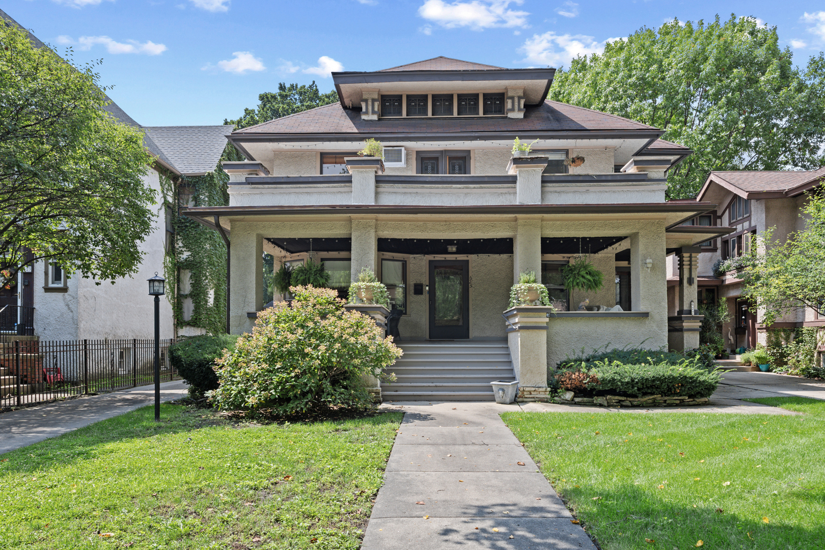 625 N Oak Park Avenue Property Photo 1