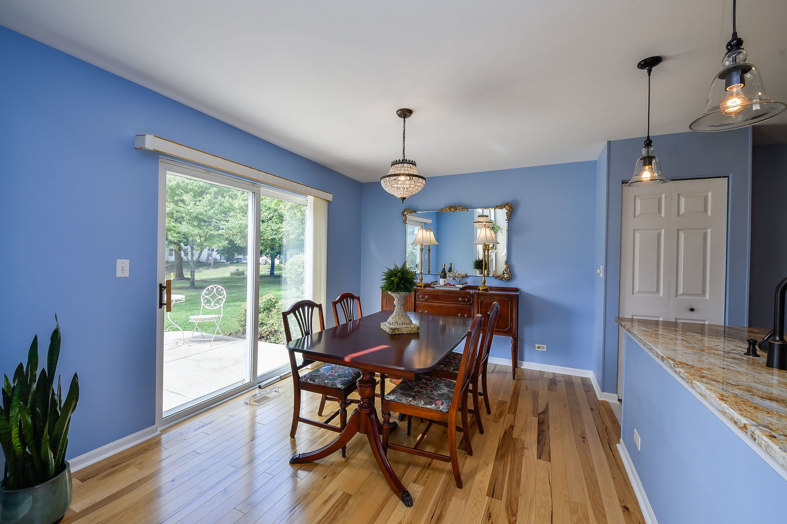 1004 Charlestowne Drive Property Photo 4