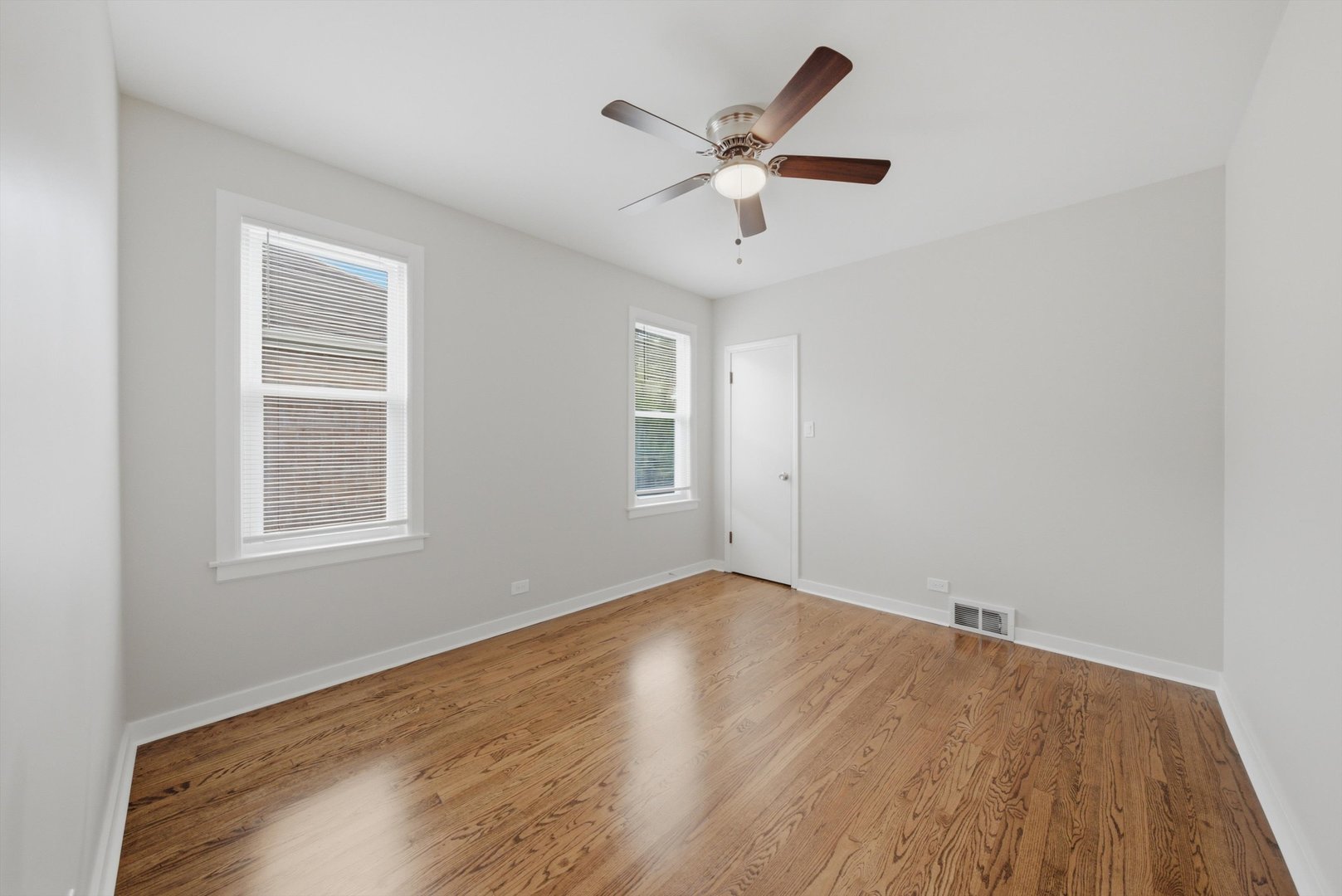 8004 S Richmond Street Property Photo 10