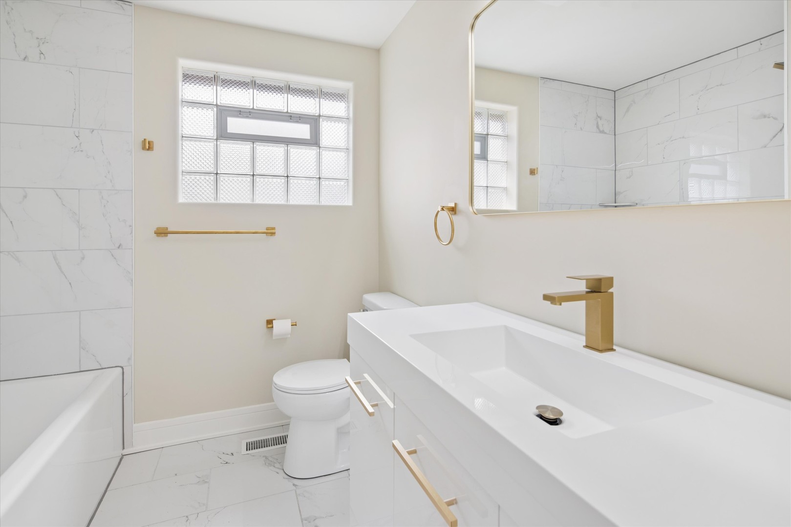 2121 W 71st Place Property Photo 18