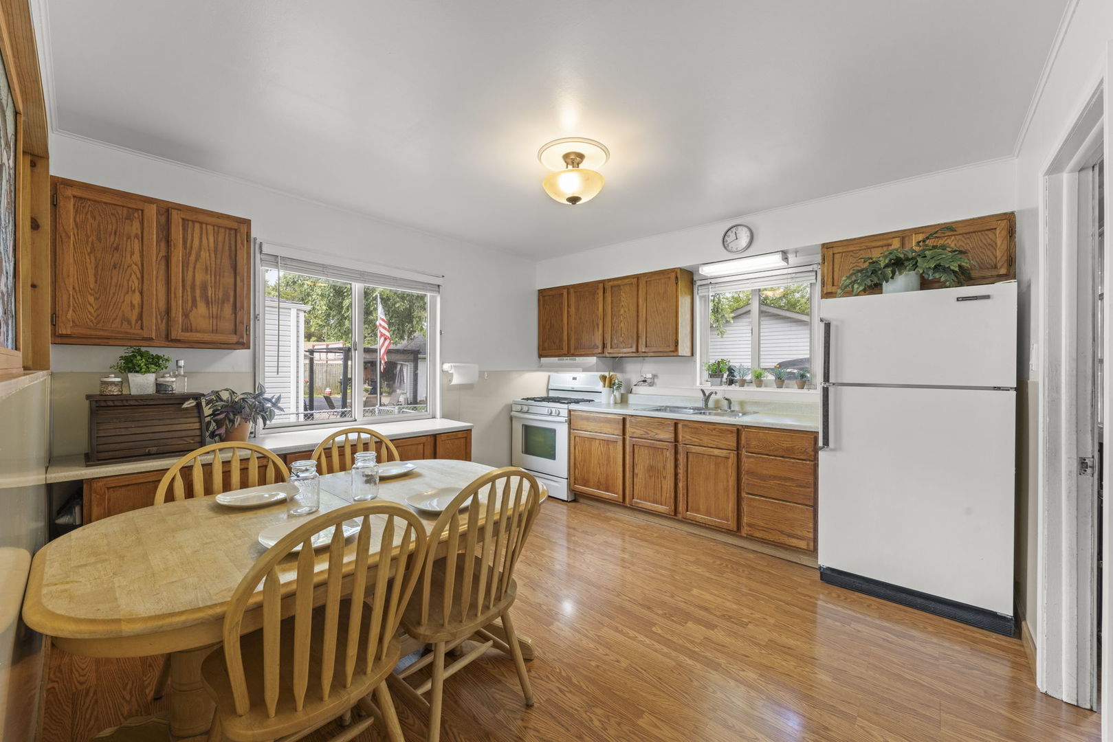 720 E Le Moyne Avenue Property Photo 2