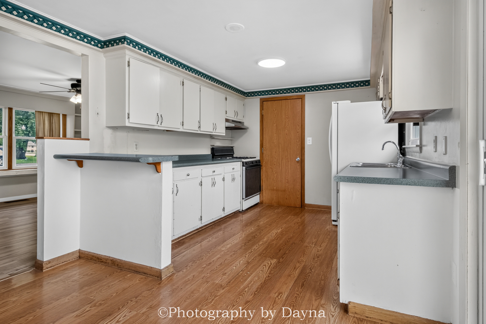 18 N West Avenue Property Photo 7