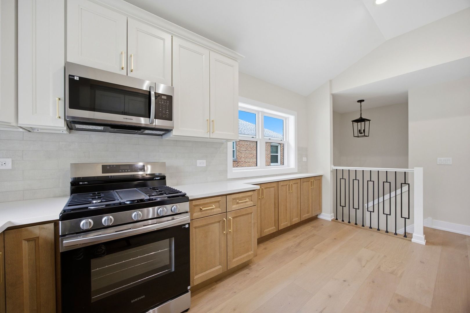 9243 S Francisco Avenue Property Photo 13