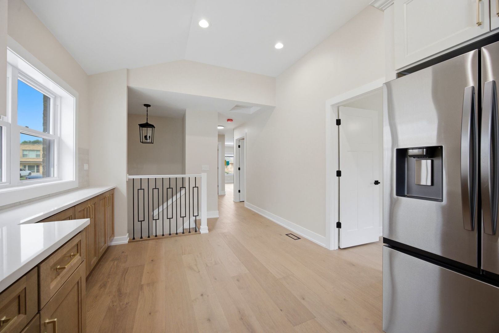 9243 S Francisco Avenue Property Photo 15