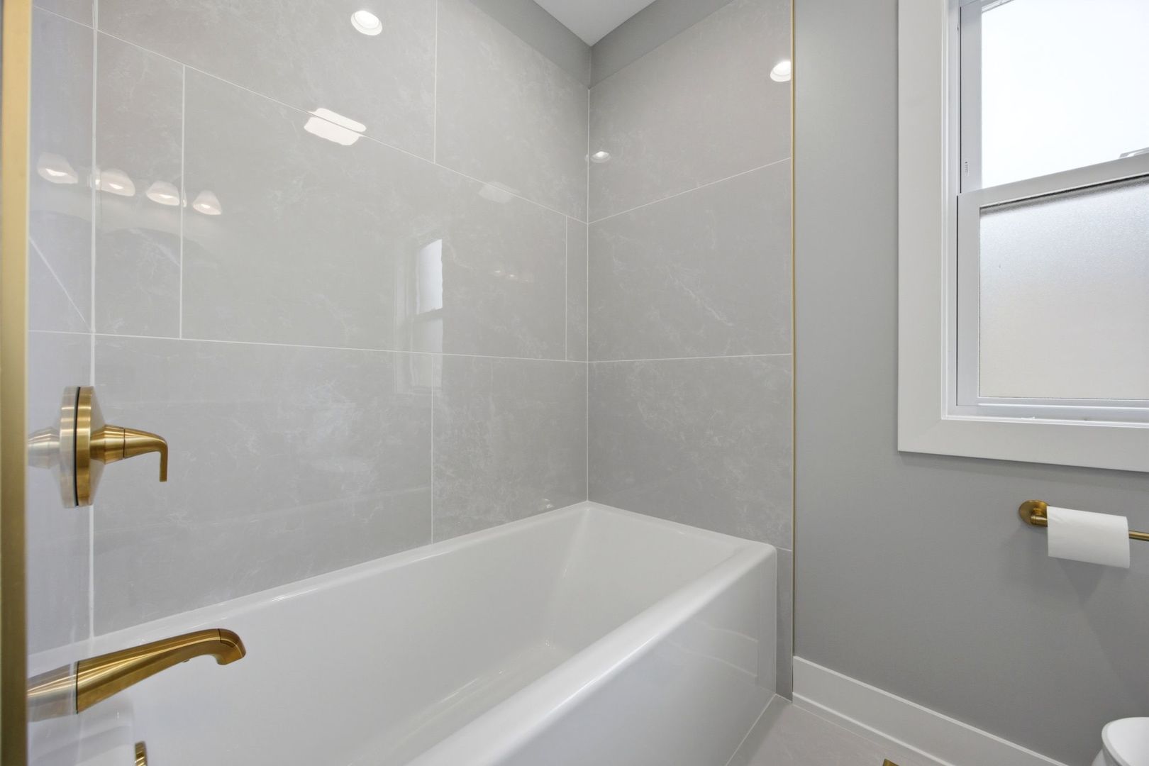 9243 S Francisco Avenue Property Photo 17
