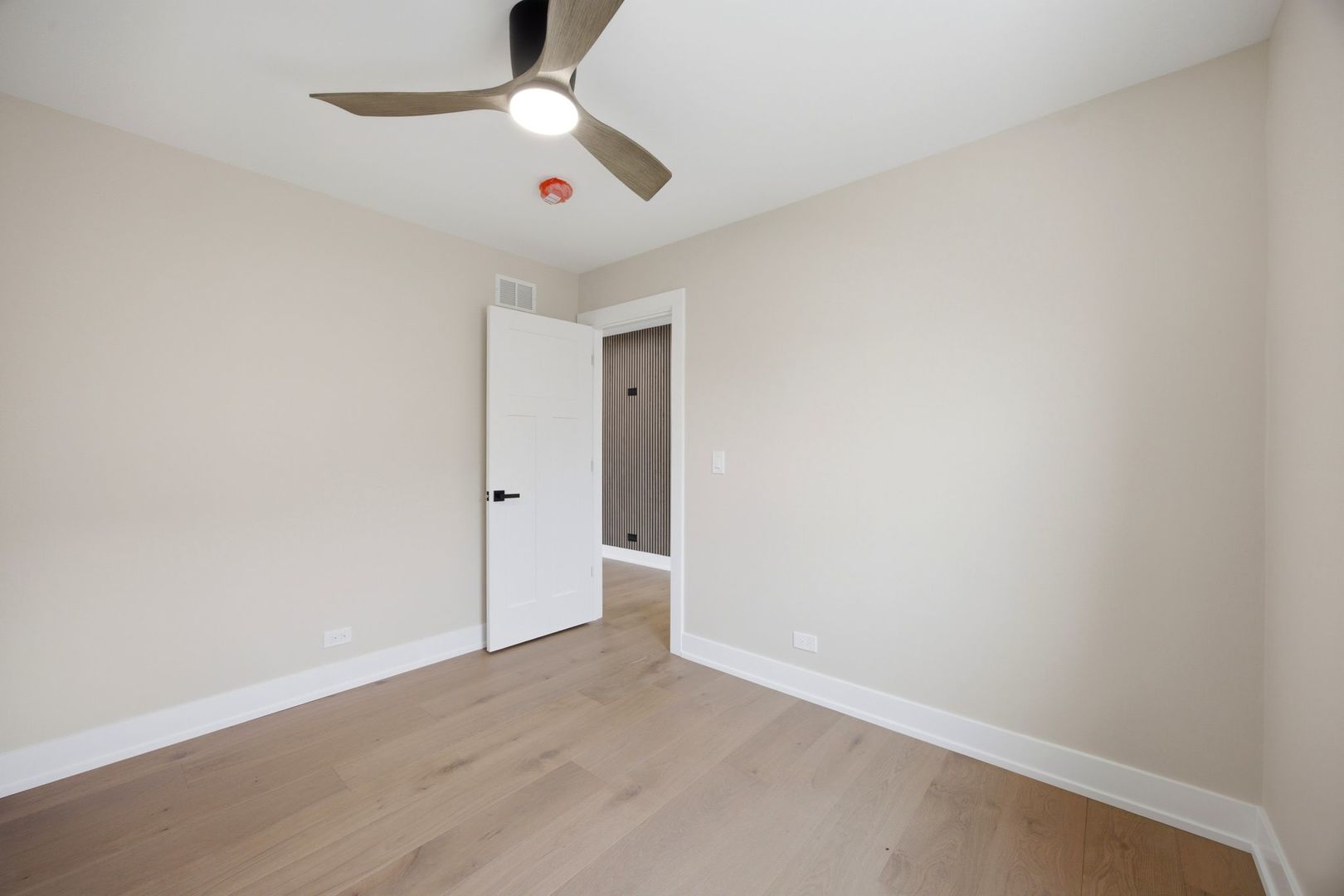 9243 S Francisco Avenue Property Photo 20