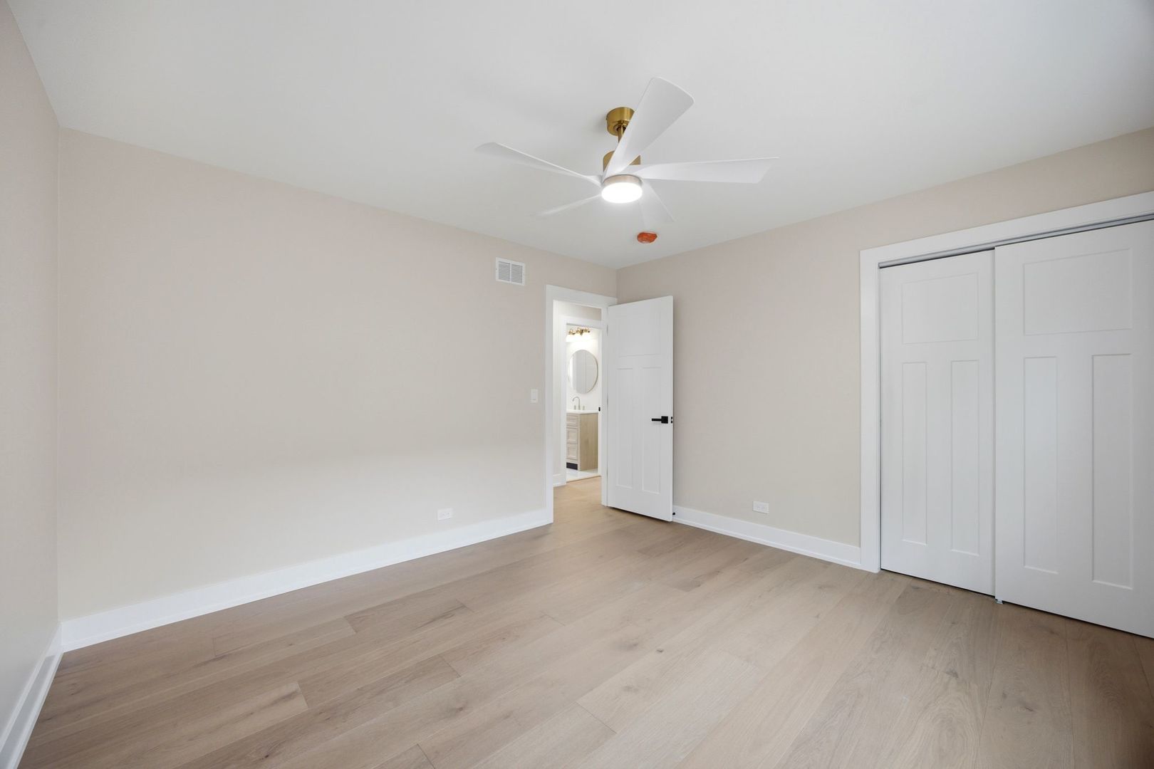 9243 S Francisco Avenue Property Photo 22