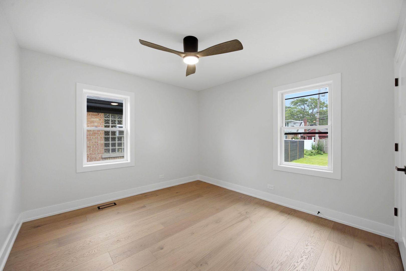 9243 S Francisco Avenue Property Photo 23