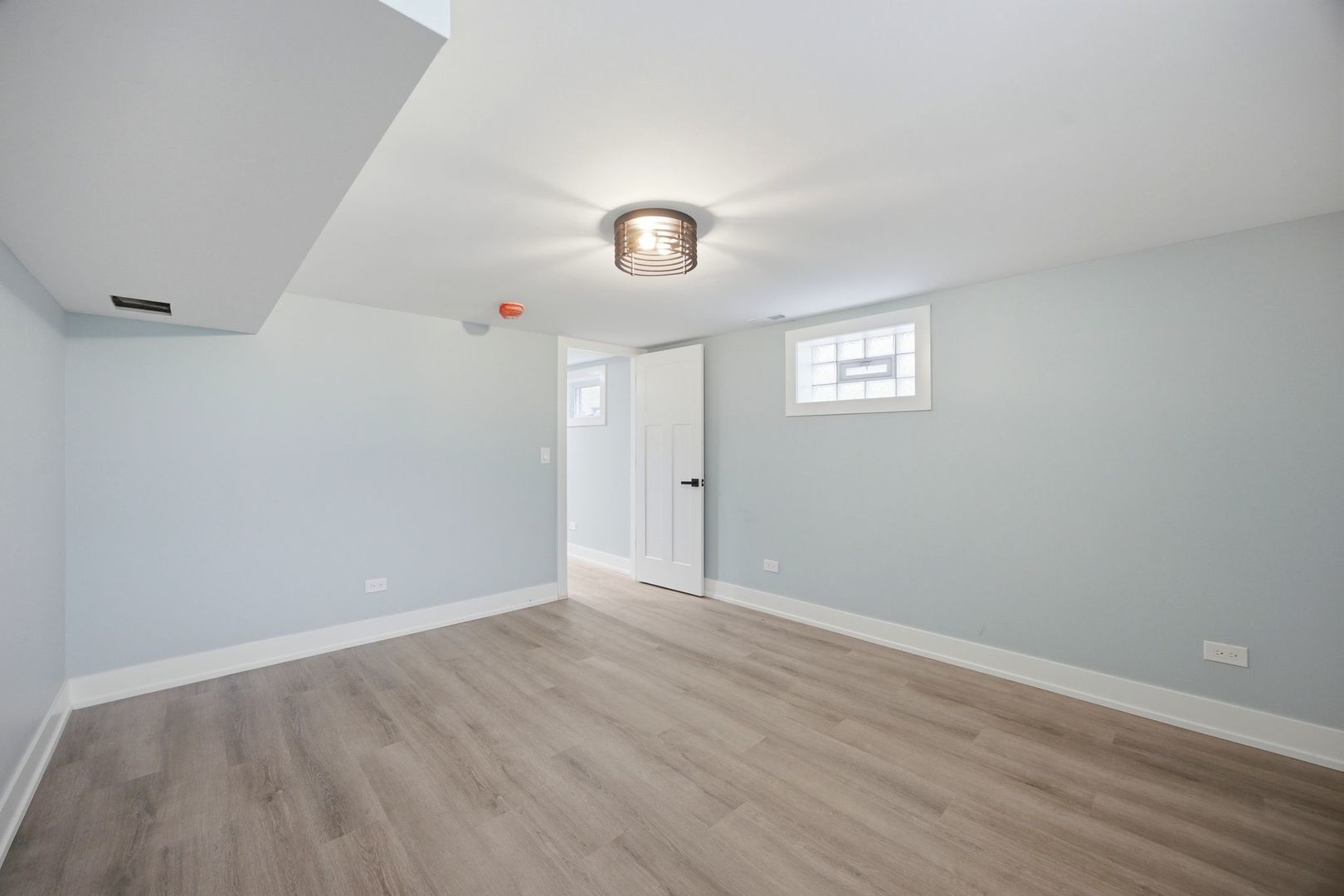 9243 S Francisco Avenue Property Photo 32