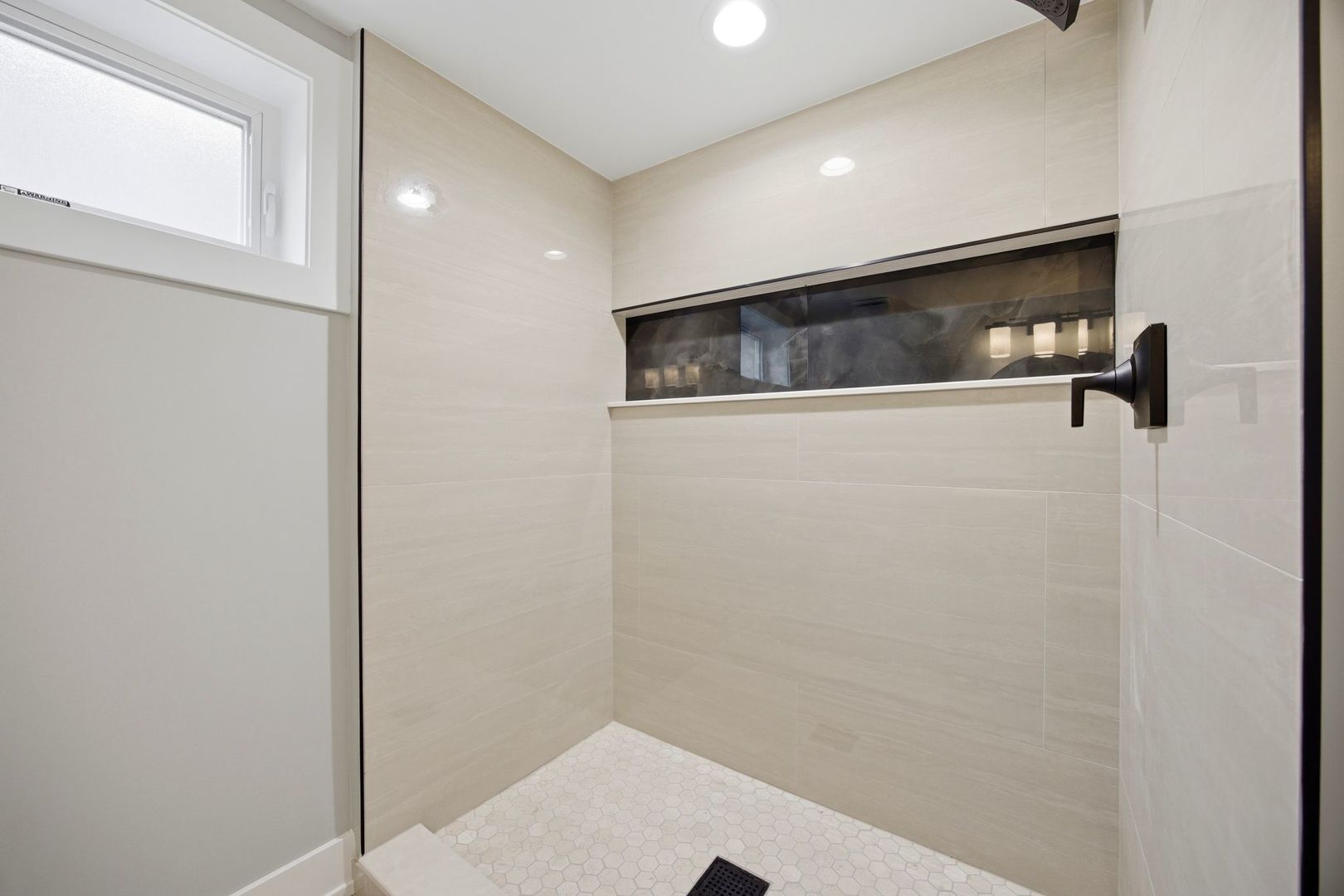 9243 S Francisco Avenue Property Photo 36