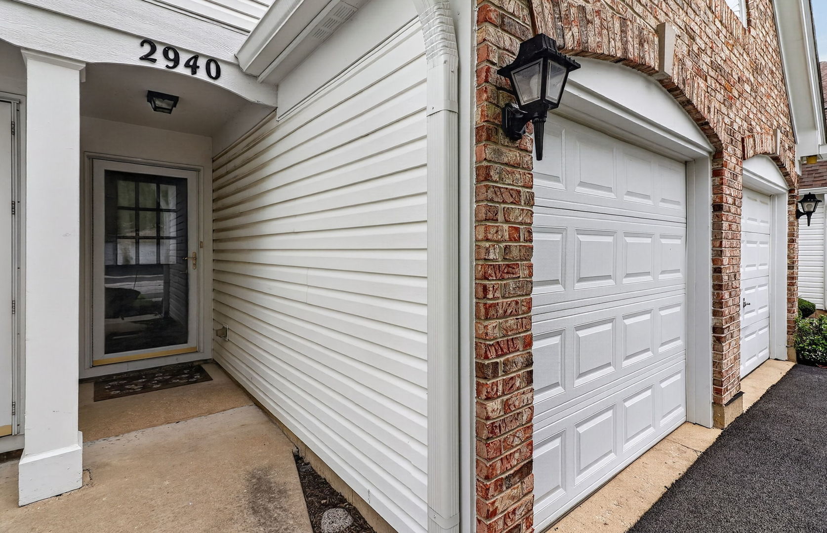 2940 Stonewater Drive Property Photo 2