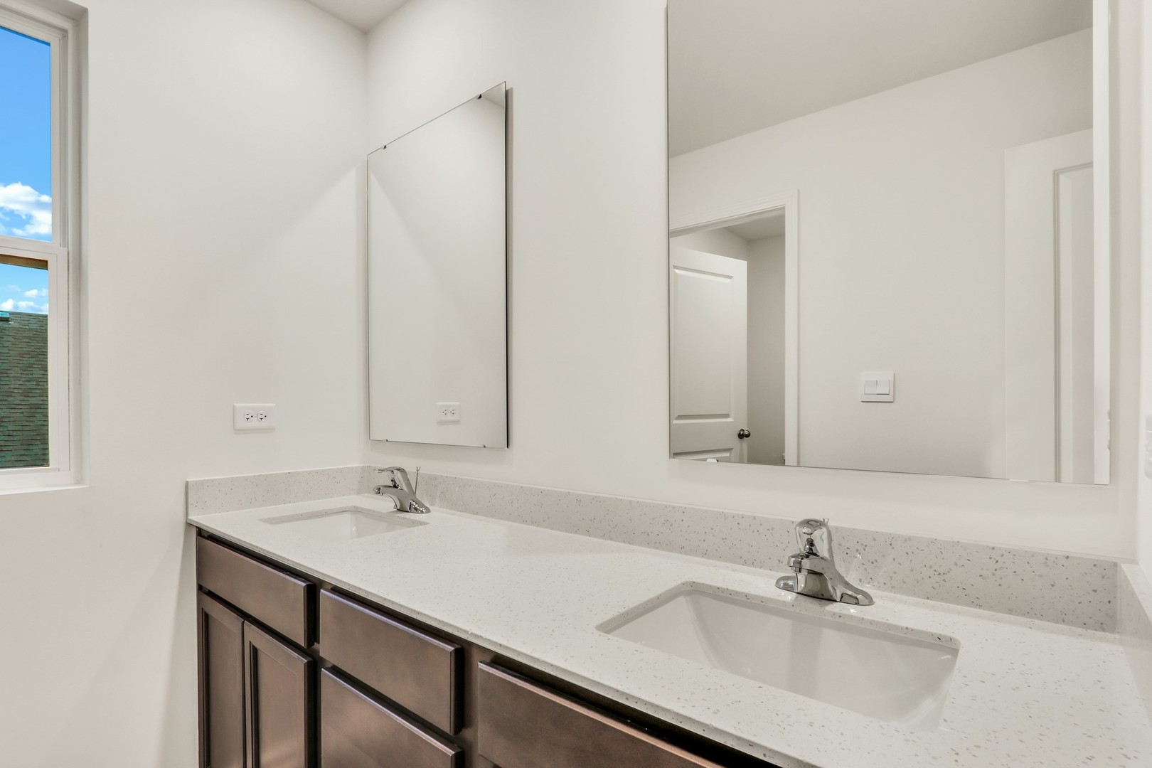 10045 Goodridge Lane Property Photo 9