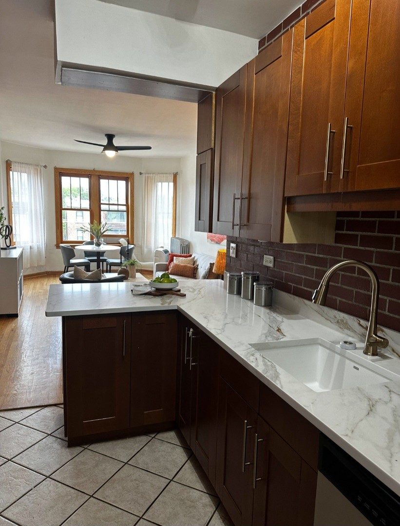 2125 W Pierce Avenue 3b Property Photo 8