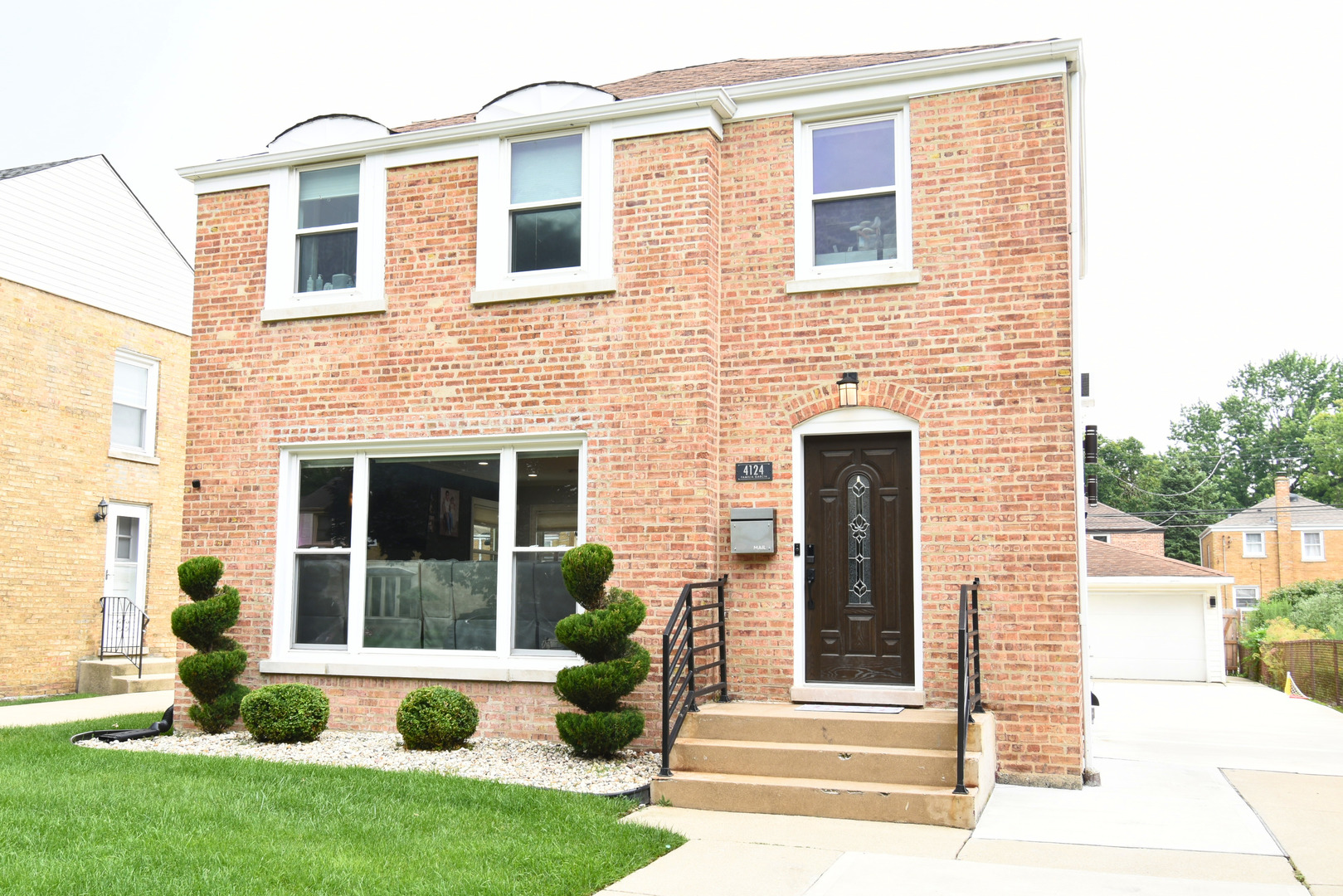 4124 N Plainfield Avenue Property Photo 2