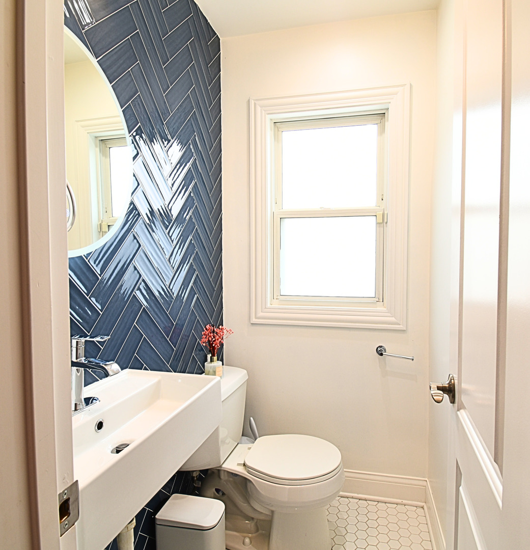 4124 N Plainfield Avenue Property Photo 9