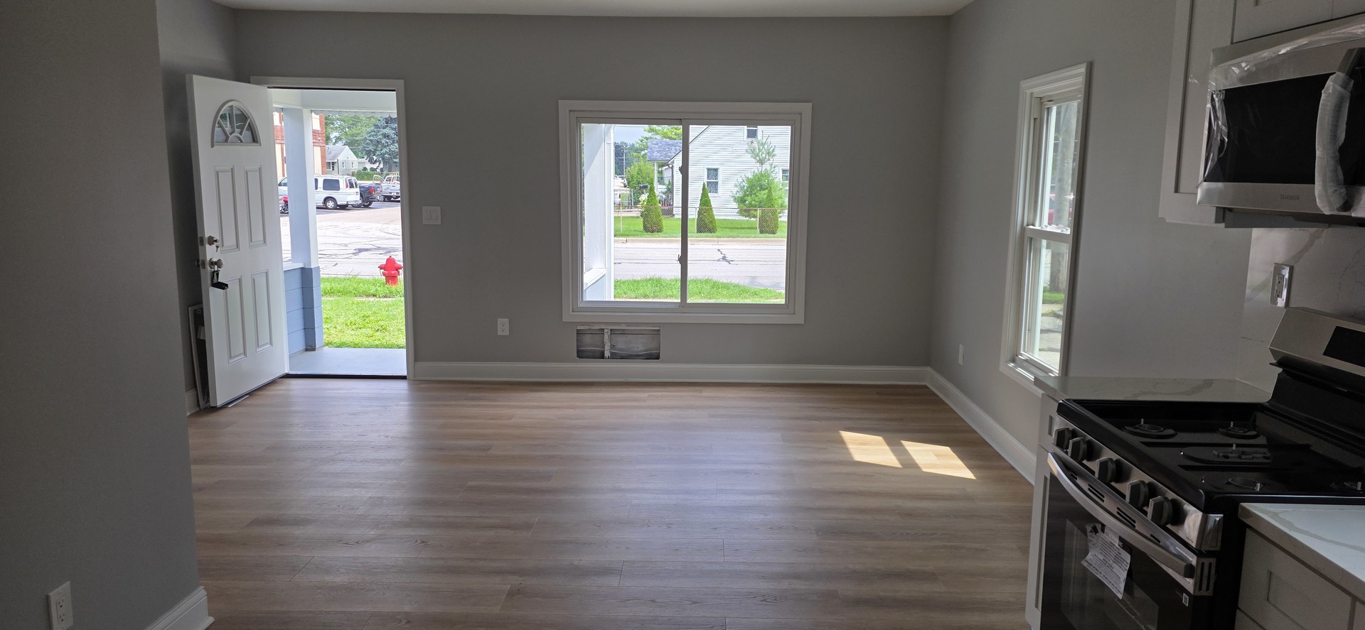238 N Farnsworth Avenue Property Photo 6
