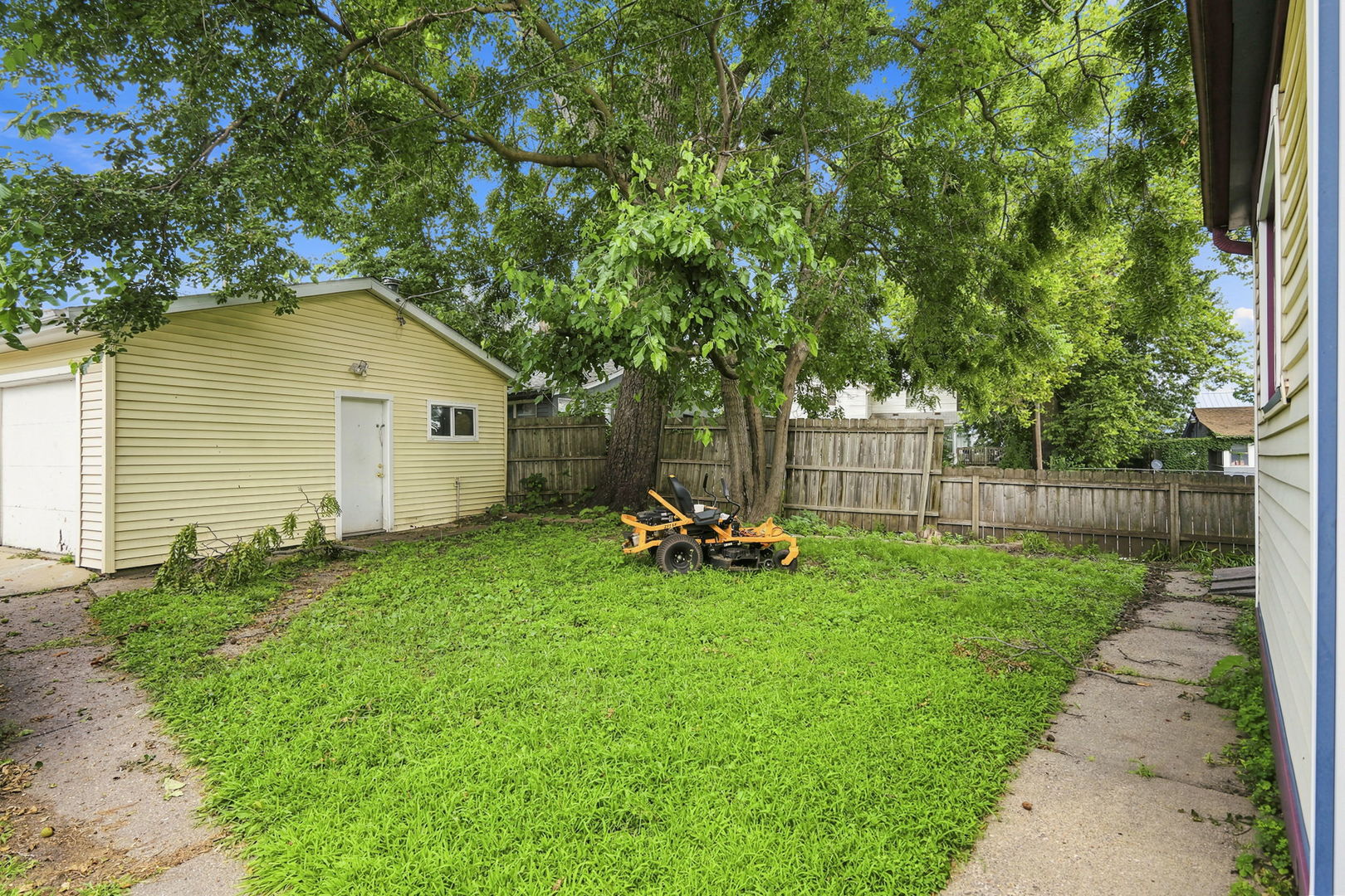 2626 Brady Street Property Photo 4