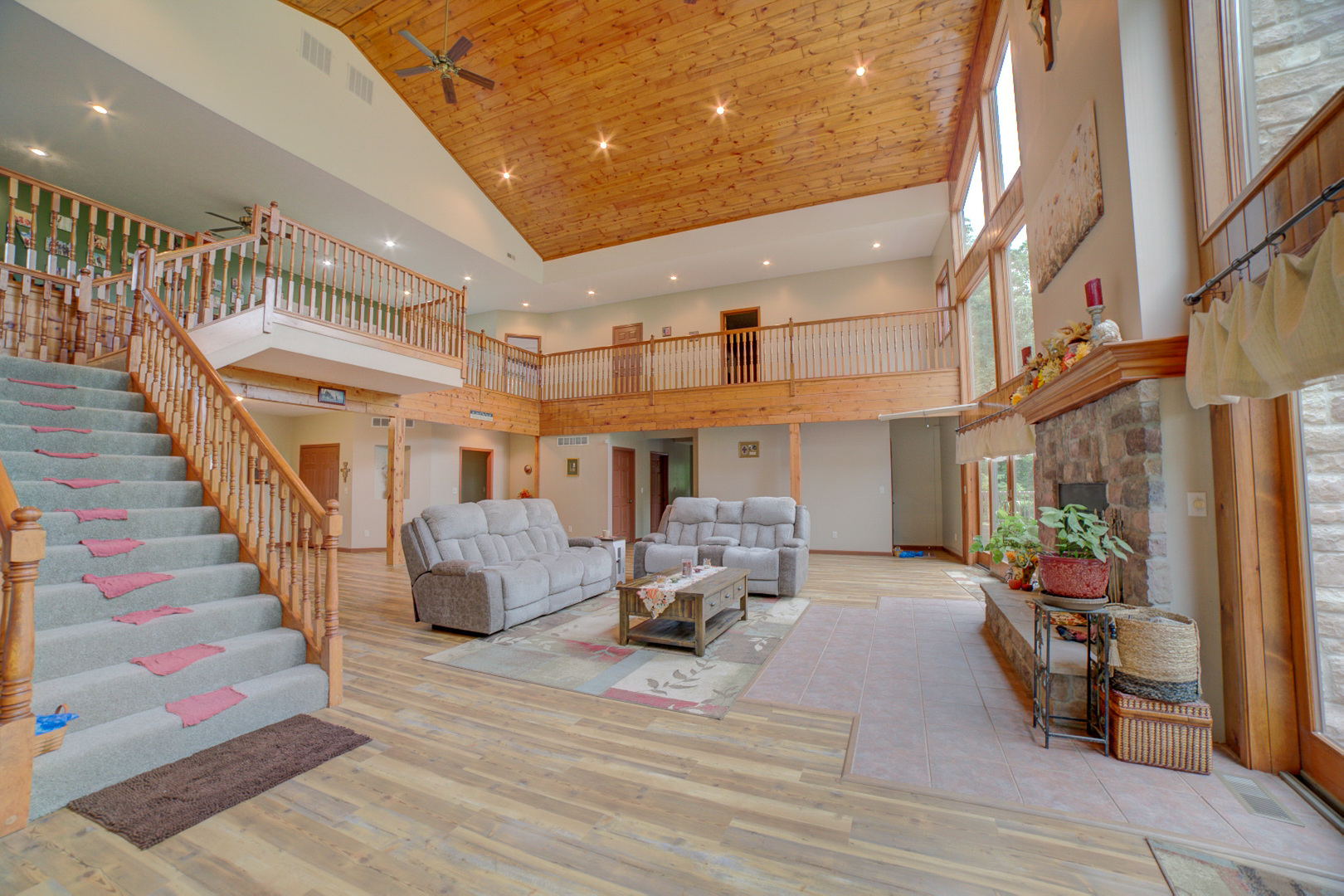 15571 Riverwood Drive Property Photo 21