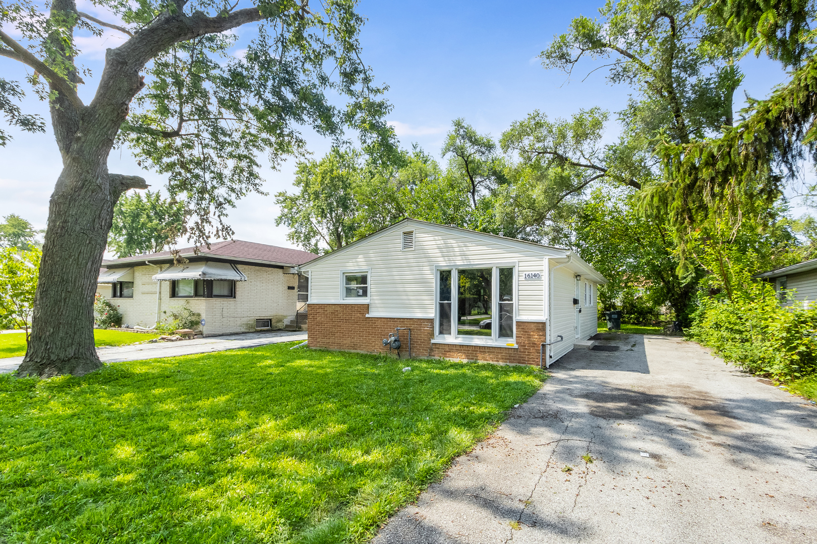 16140 Marshfield Avenue Property Photo 2