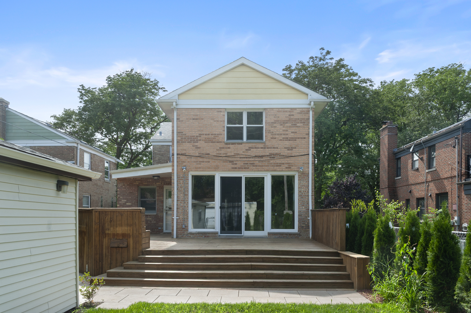 6711 N Monticello Avenue Property Photo 3