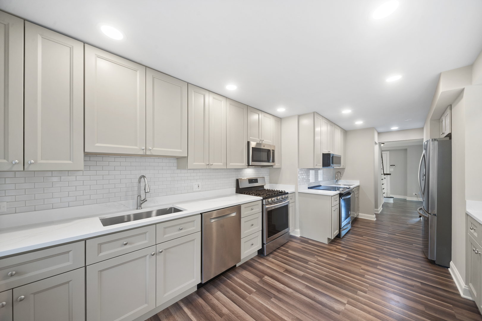 6711 N Monticello Avenue Property Photo 4