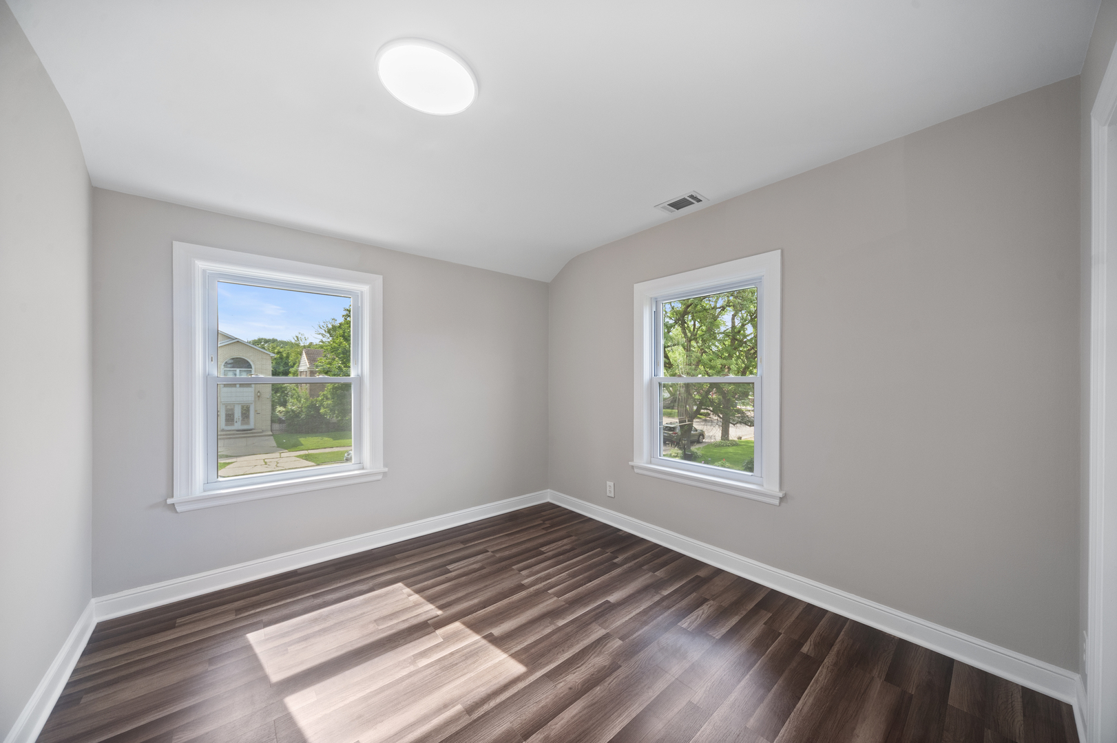 6711 N Monticello Avenue Property Photo 10