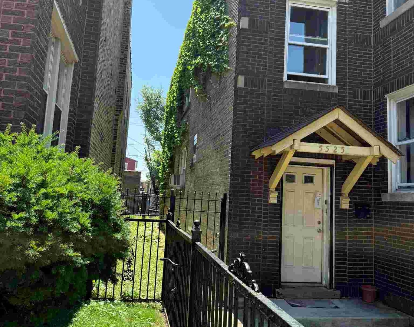 5525 W Jackson Boulevard Property Photo 2